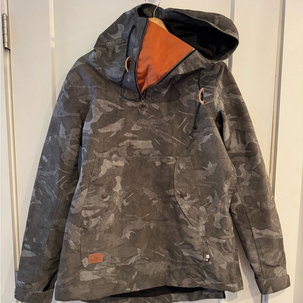 Zip side snowboard jacket by DC hoodie